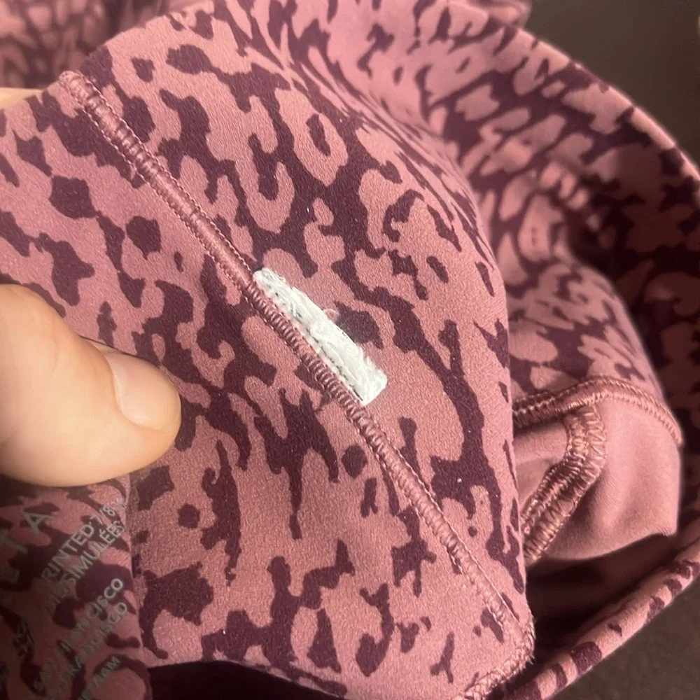 Athleta Salutation Stash Pocket II 7/8th Printed Tights in Mauve, size XS